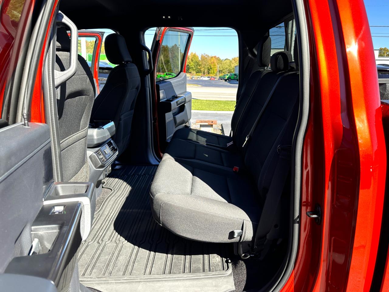 Ford F-150 4WD SuperCrew 145" XLT 2023