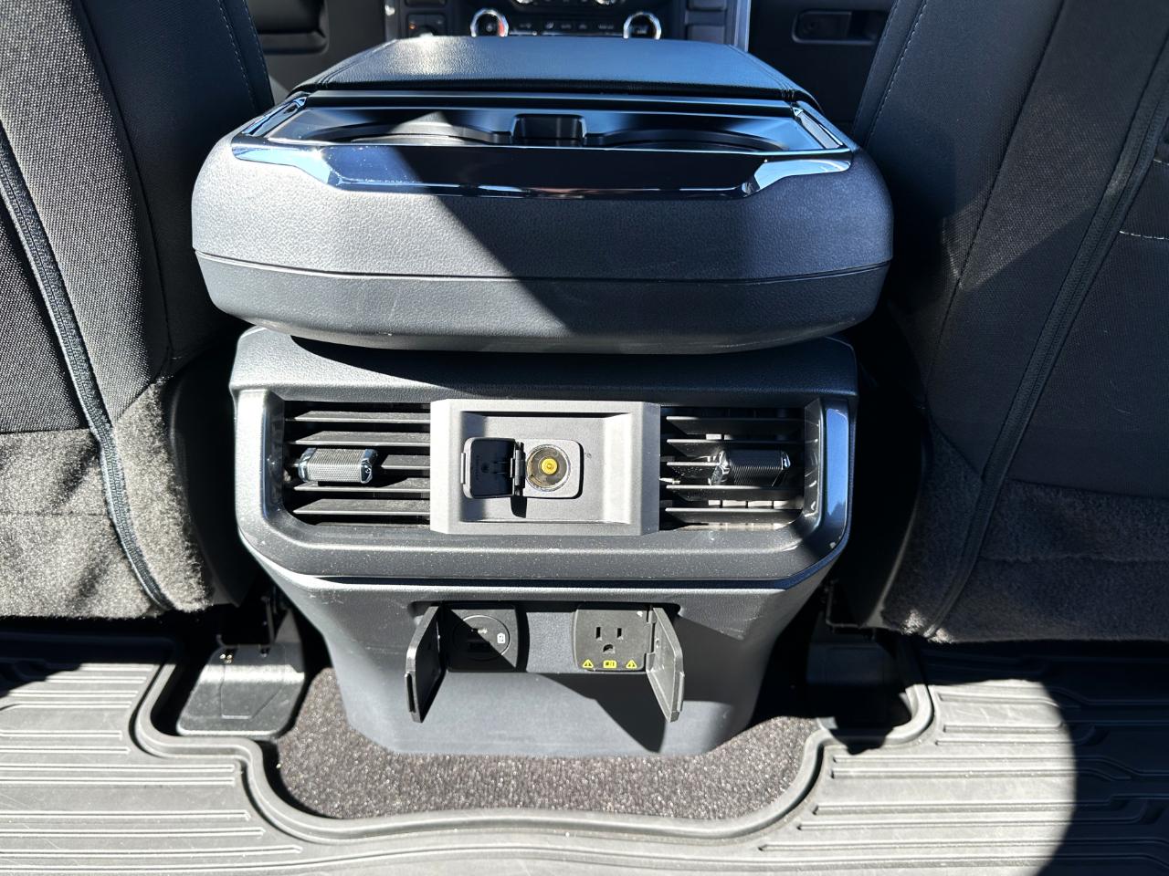 Ford F-150 4WD SuperCrew 145" XLT 2023