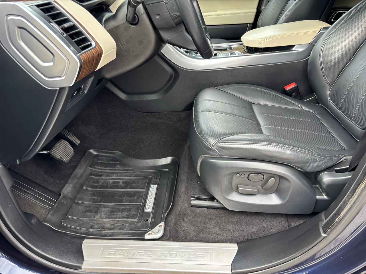 Land Rover Range Rover Sport 3.0L V6 Supercharged SE 2014