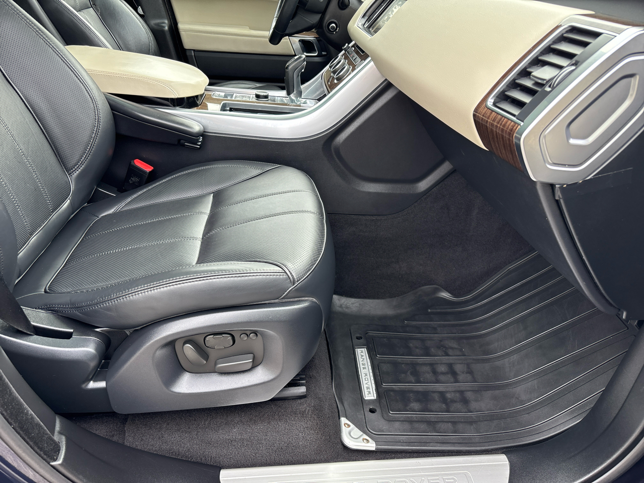 Land Rover Range Rover Sport 3.0L V6 Supercharged SE 2014