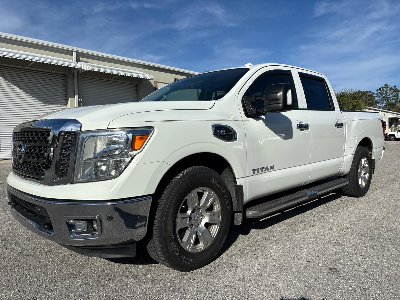 Nissan Titan SV Crew Cab 2WD 2017
