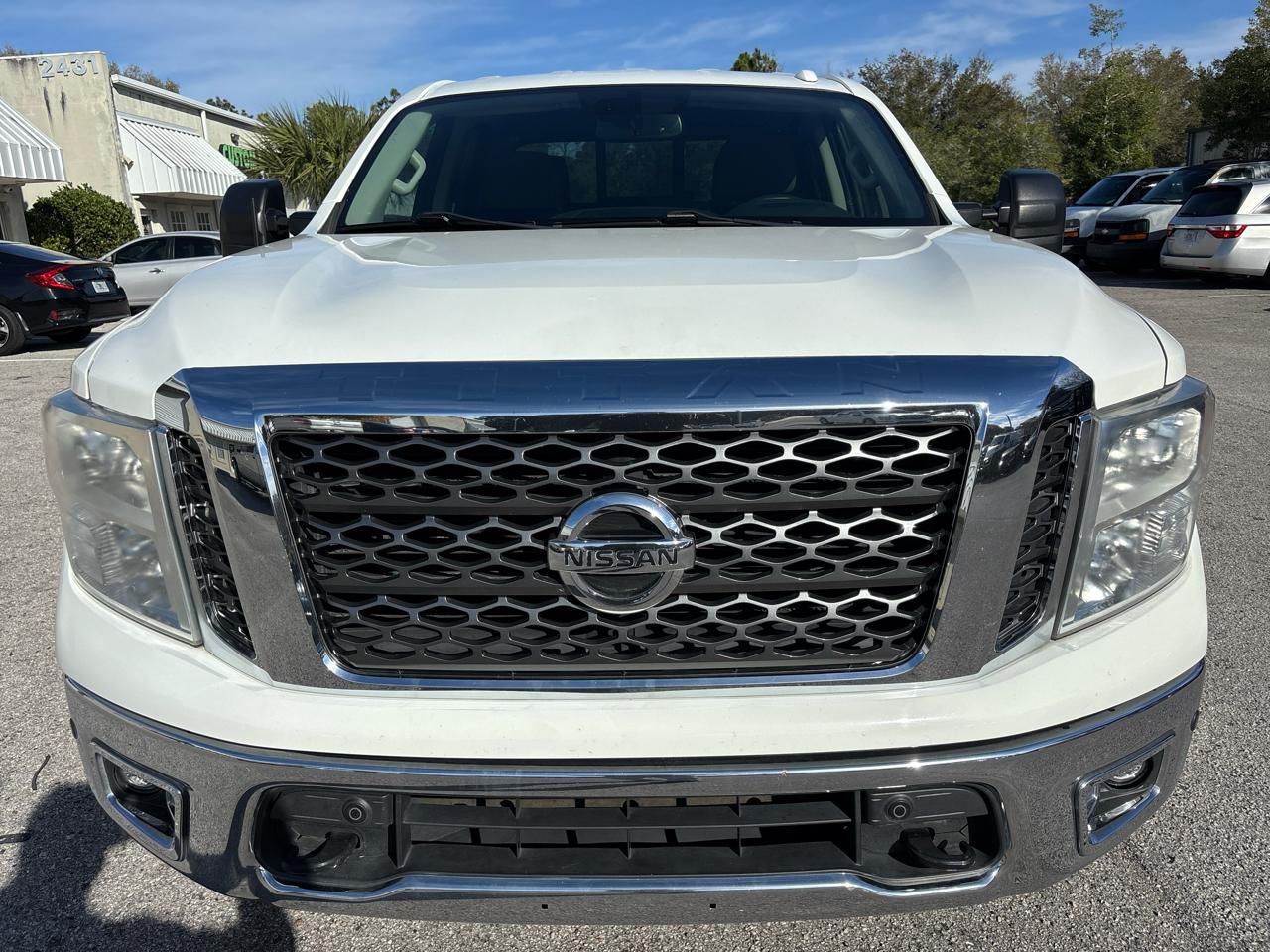 Nissan Titan SV Crew Cab 2WD 2017