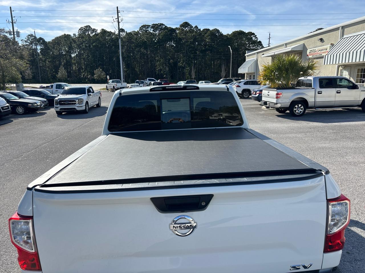 Nissan Titan SV Crew Cab 2WD 2017