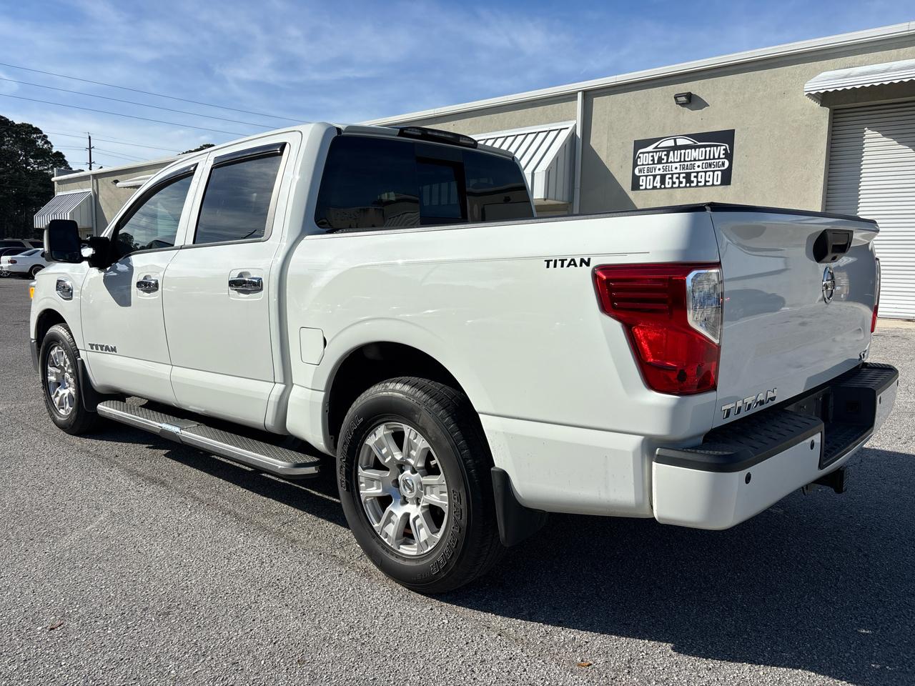 Nissan Titan SV Crew Cab 2WD 2017