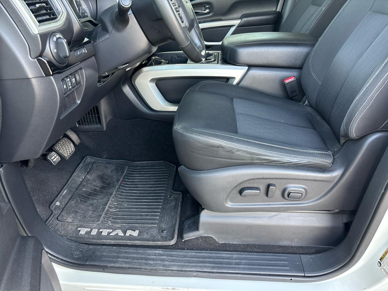 Nissan Titan SV Crew Cab 2WD 2017