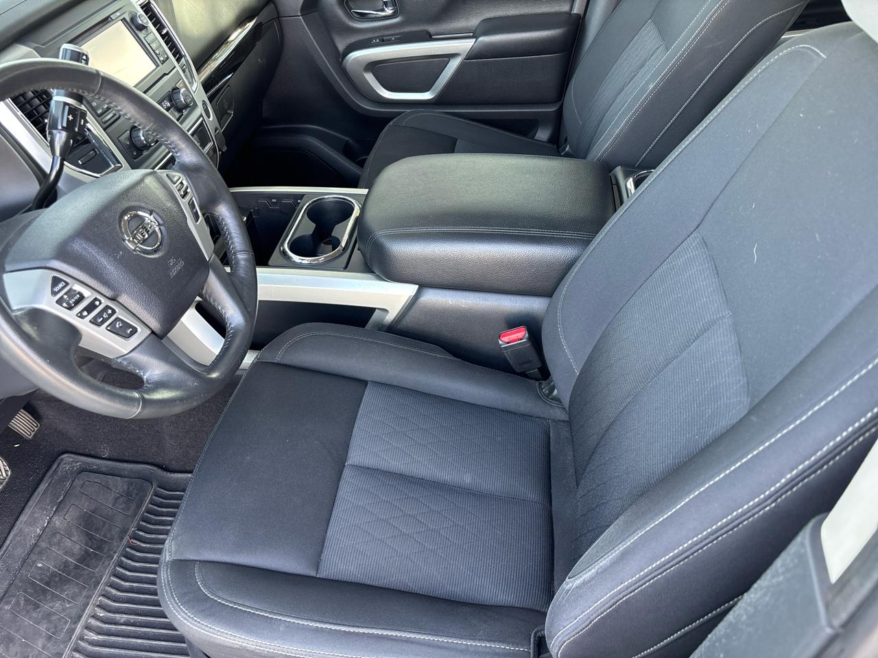 Nissan Titan SV Crew Cab 2WD 2017