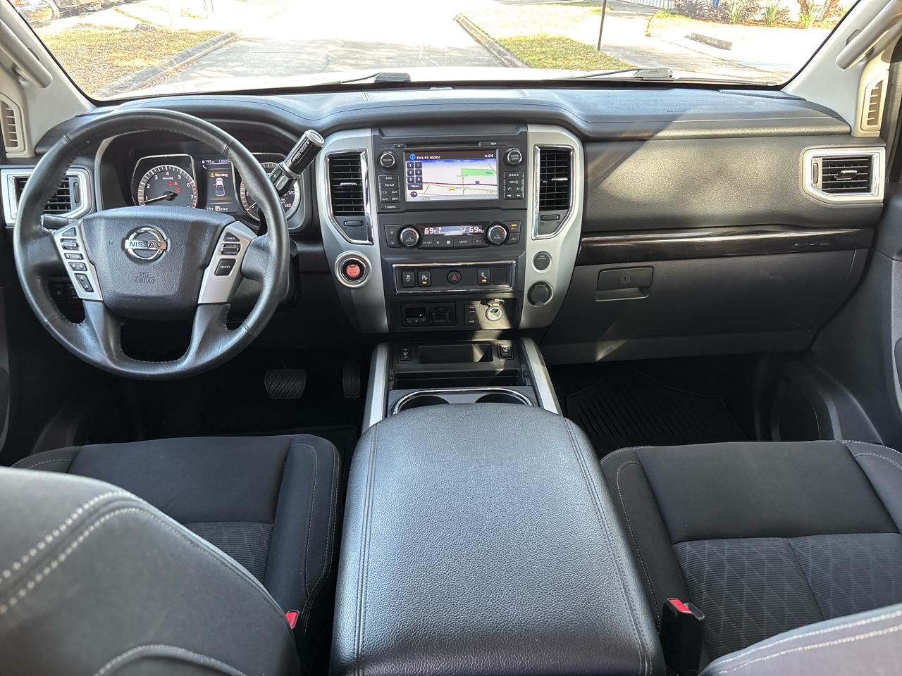 Nissan Titan SV Crew Cab 2WD 2017