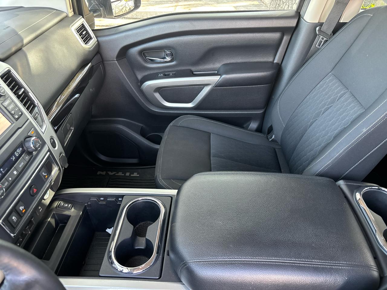 Nissan Titan SV Crew Cab 2WD 2017