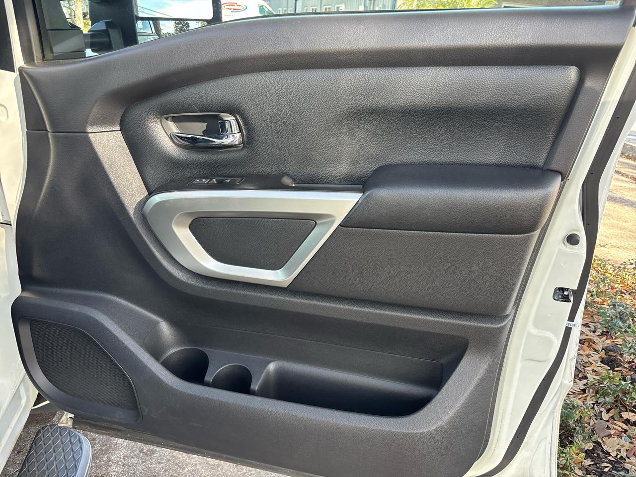 Nissan Titan SV Crew Cab 2WD 2017