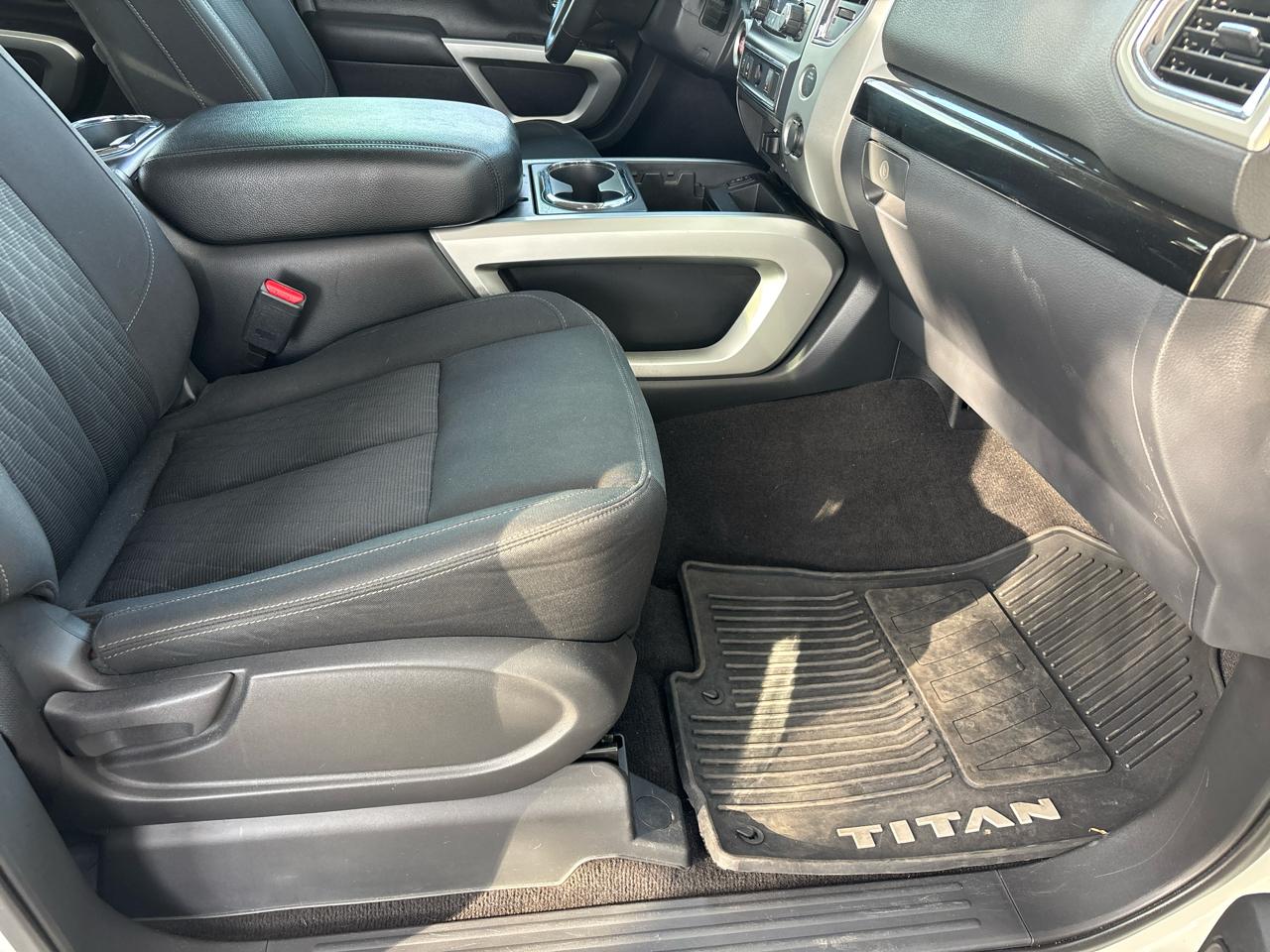 Nissan Titan SV Crew Cab 2WD 2017