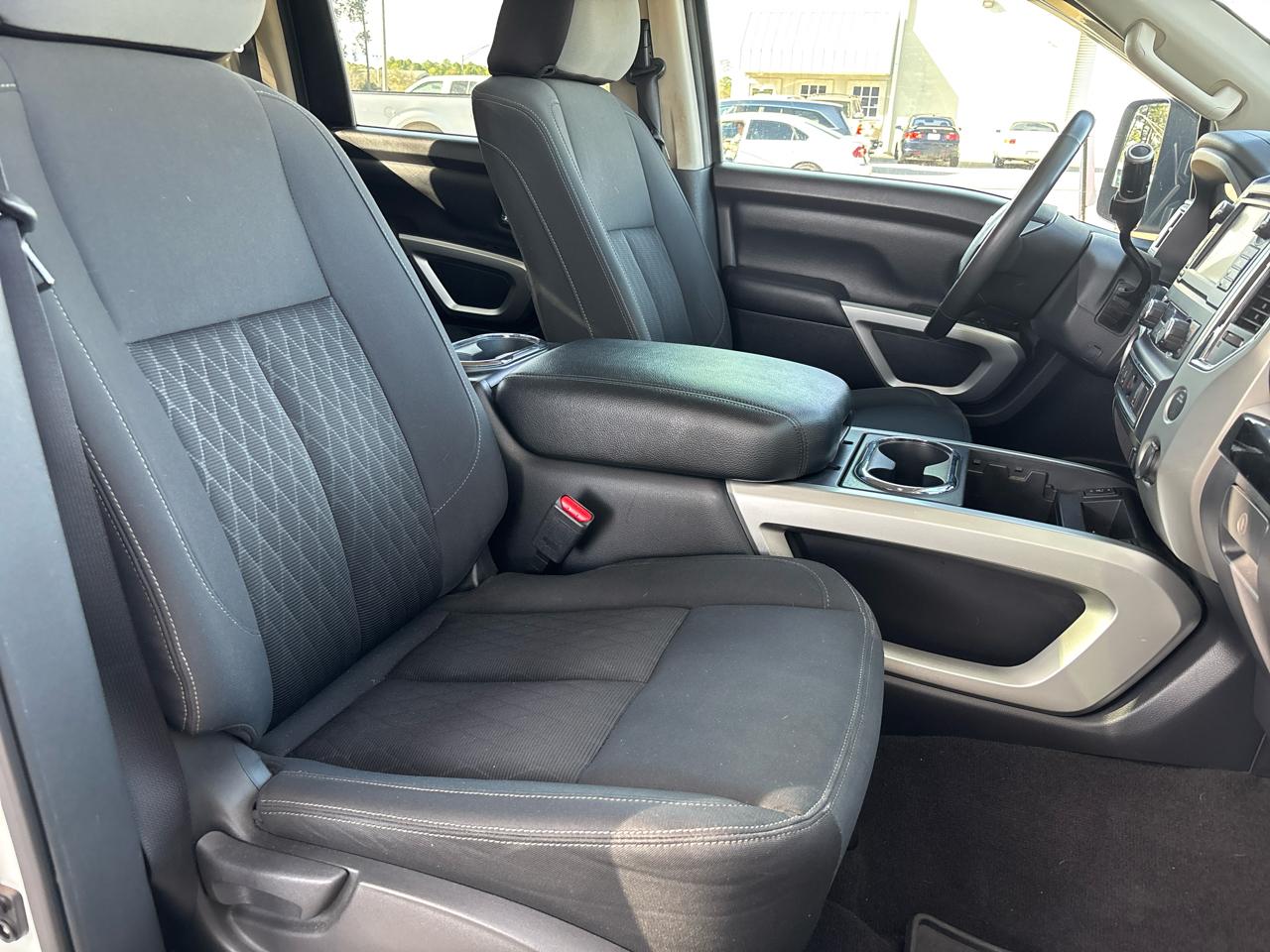 Nissan Titan SV Crew Cab 2WD 2017