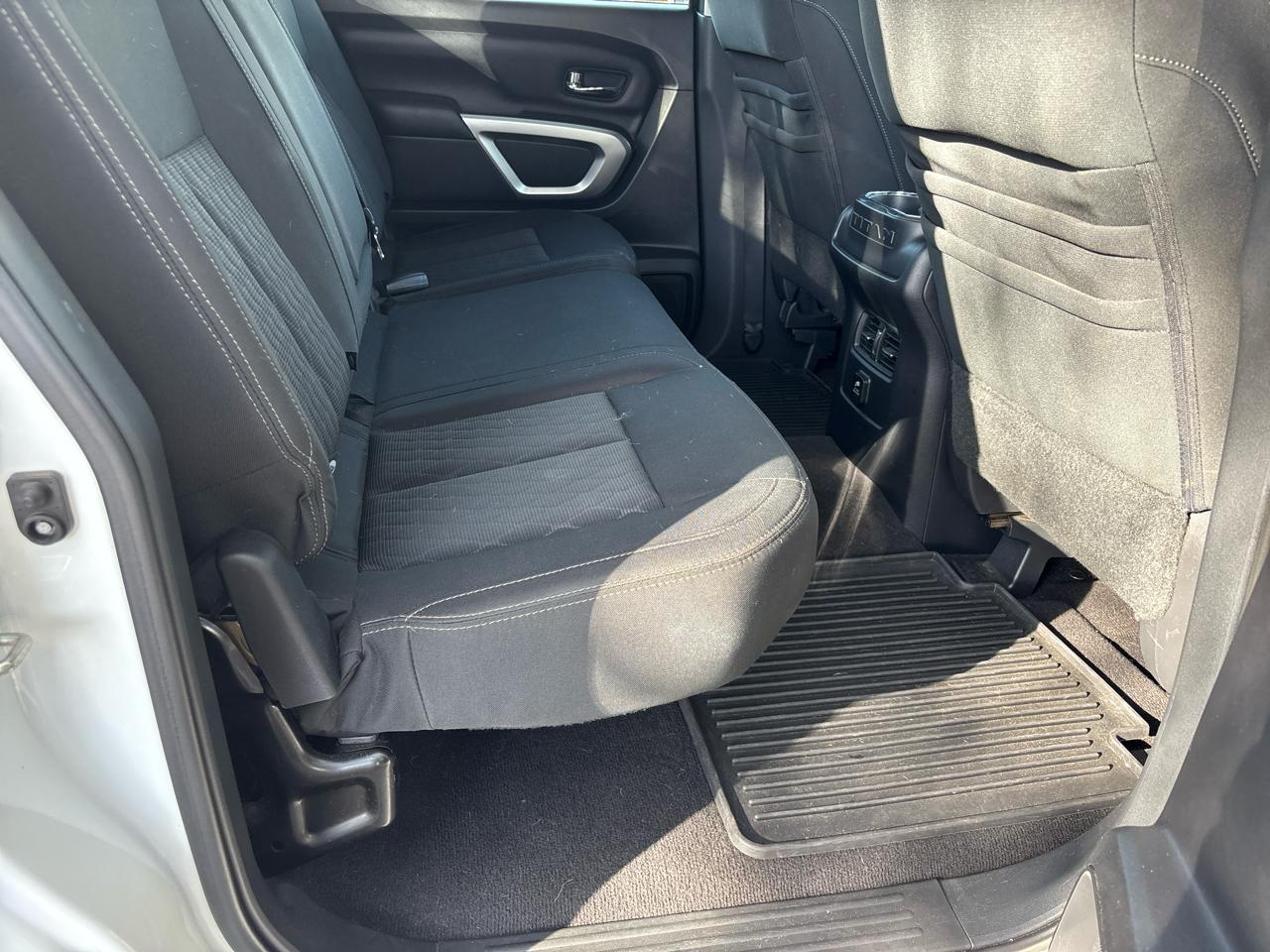 Nissan Titan SV Crew Cab 2WD 2017