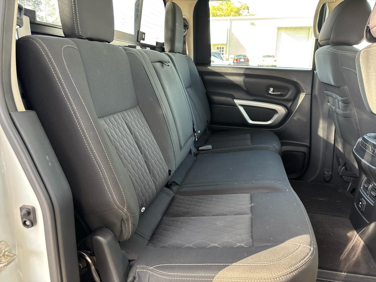 Nissan Titan SV Crew Cab 2WD 2017