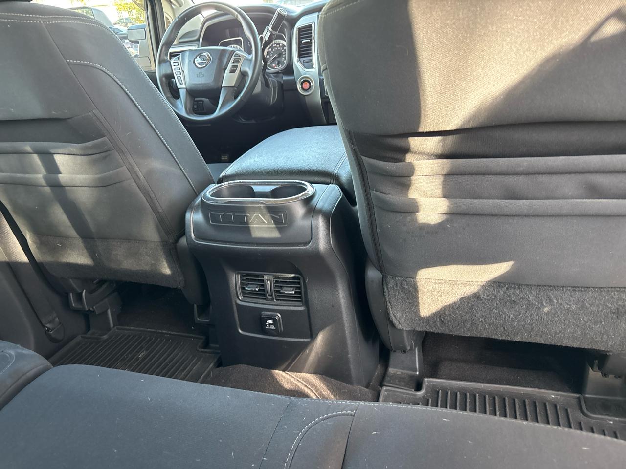 Nissan Titan SV Crew Cab 2WD 2017