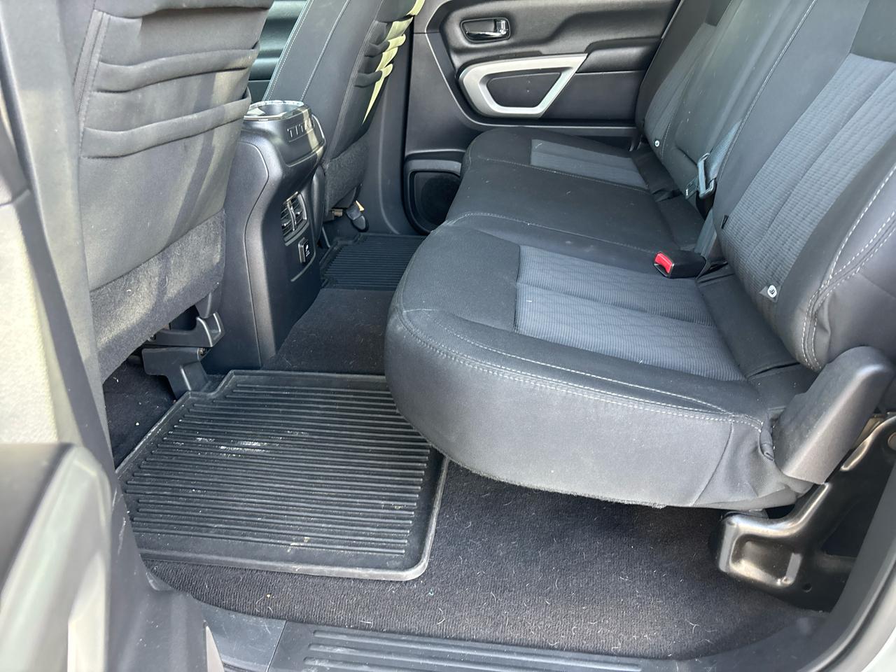 Nissan Titan SV Crew Cab 2WD 2017