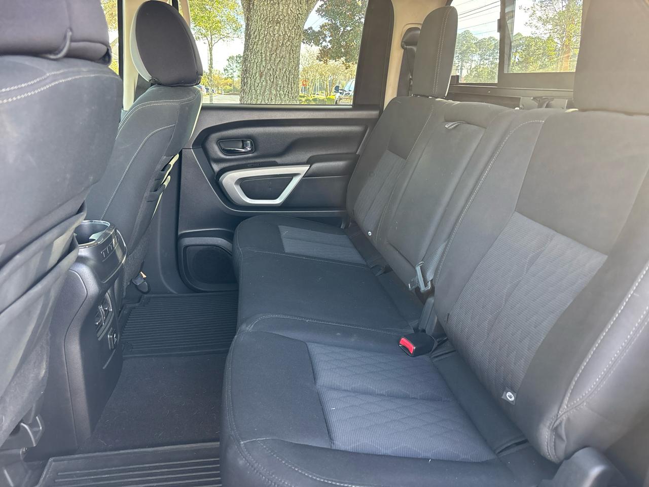 Nissan Titan SV Crew Cab 2WD 2017