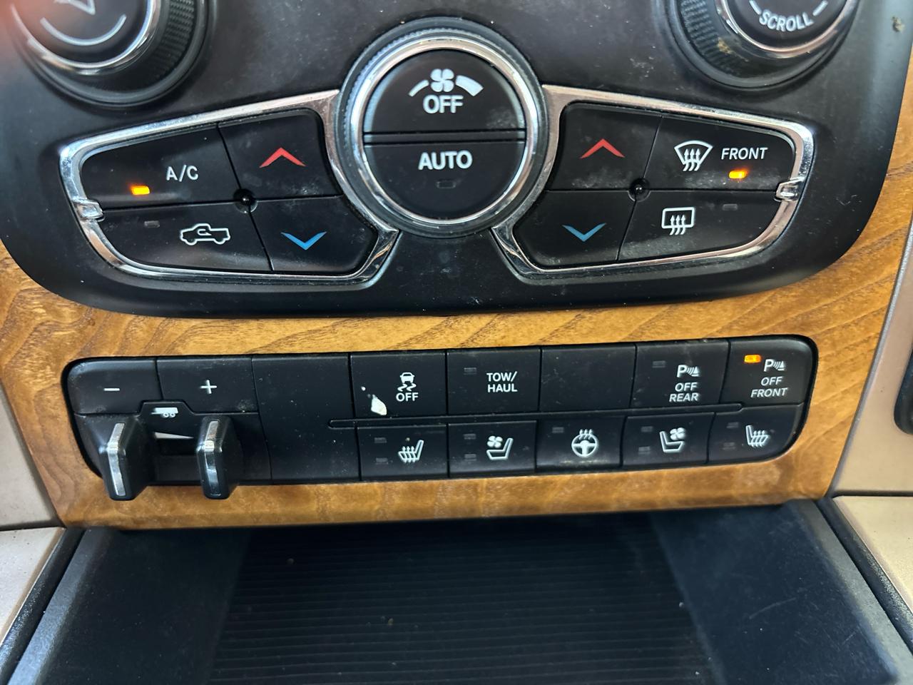 RAM 1500 Longhorn Crew Cab SWB 4WD 2016