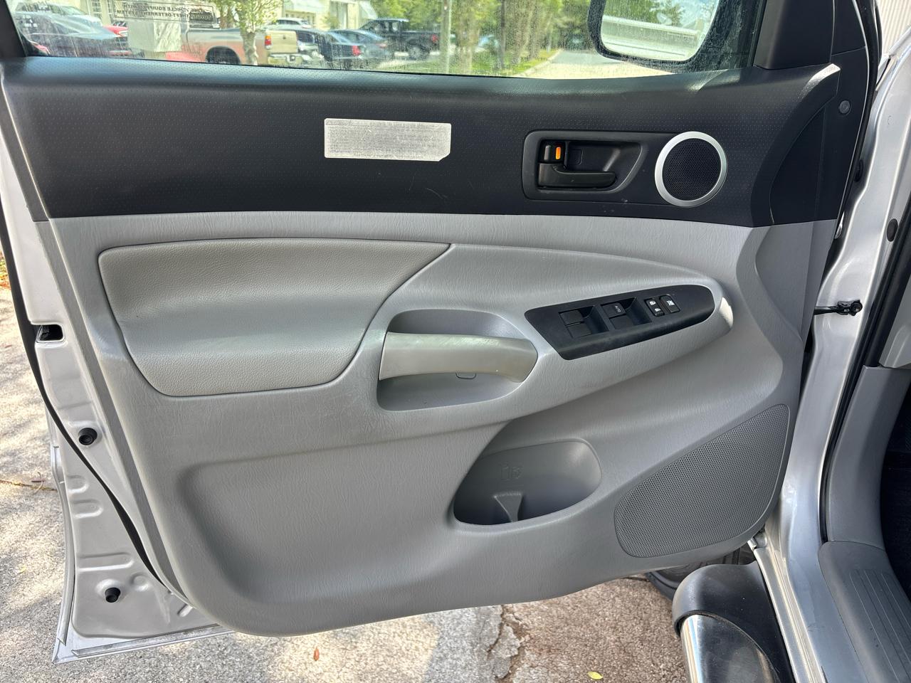 Toyota Tacoma PreRunner Double Cab V6 Auto 2WD 2012