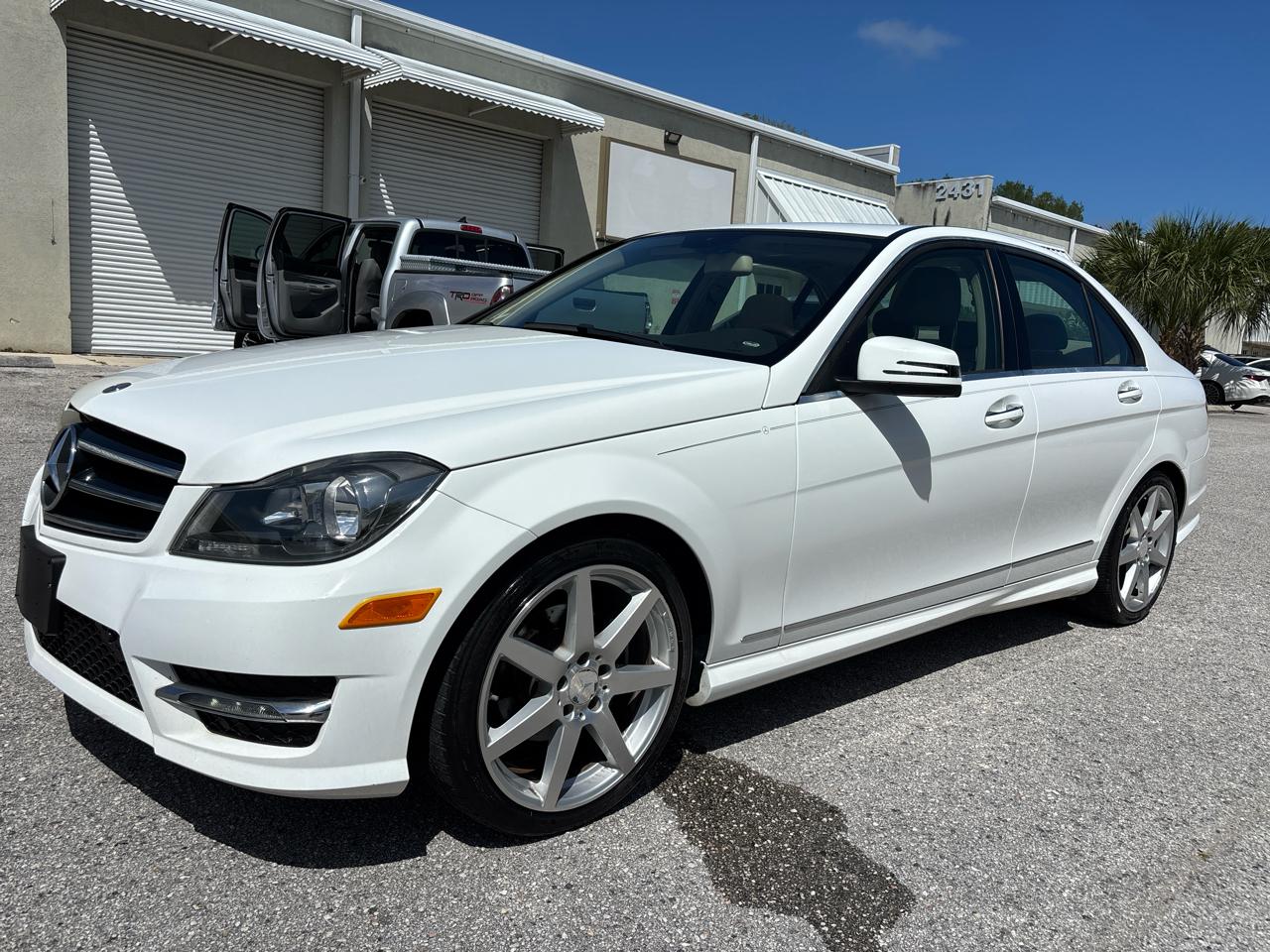 Mercedes-Benz C-Class C250 Luxury Sedan 2014