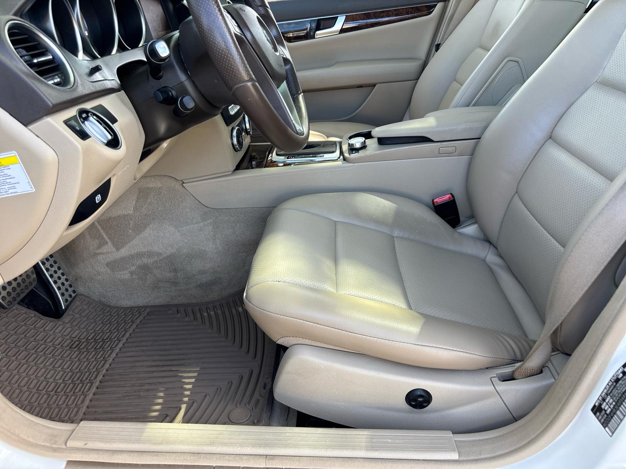 Mercedes-Benz C-Class C250 Luxury Sedan 2014