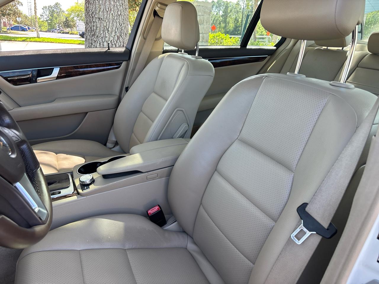 Mercedes-Benz C-Class C250 Luxury Sedan 2014