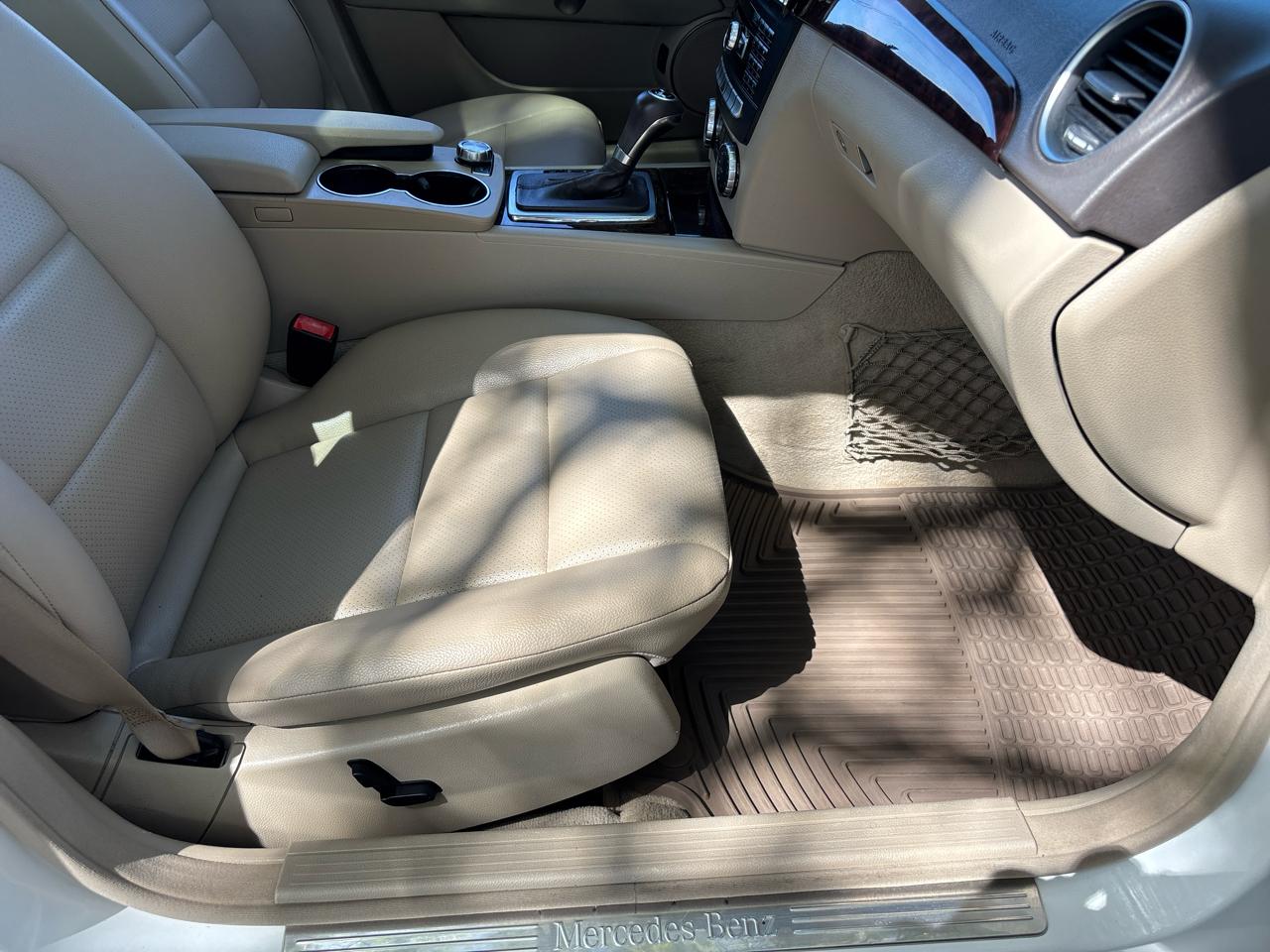 Mercedes-Benz C-Class C250 Luxury Sedan 2014