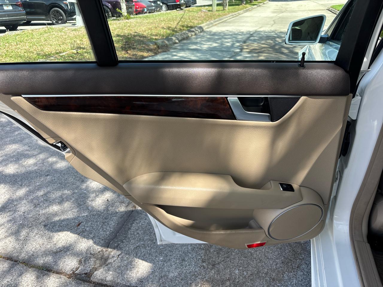 Mercedes-Benz C-Class C250 Luxury Sedan 2014