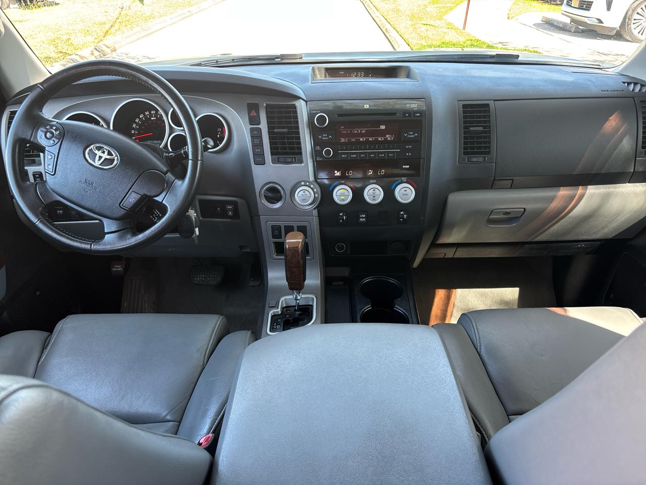 Toyota Tundra Limited 5.7L FFV Double Cab 4WD 2010