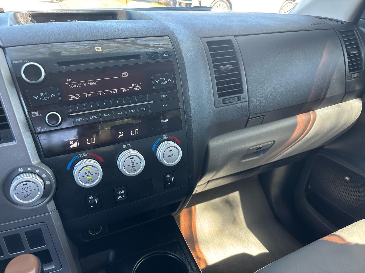 Toyota Tundra Limited 5.7L FFV Double Cab 4WD 2010