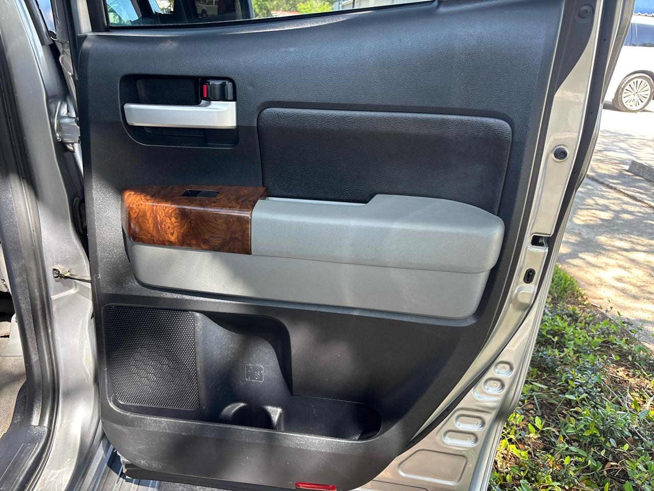 Toyota Tundra Limited 5.7L FFV Double Cab 4WD 2010