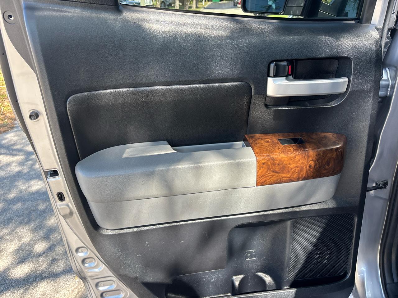 Toyota Tundra Limited 5.7L FFV Double Cab 4WD 2010