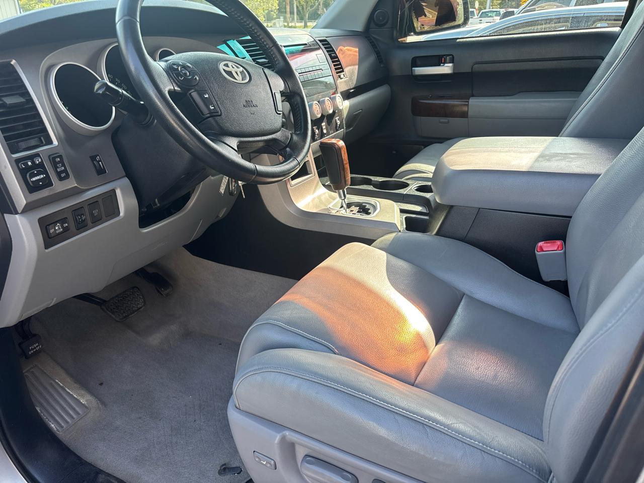 Toyota Tundra Limited 5.7L FFV Double Cab 4WD 2010