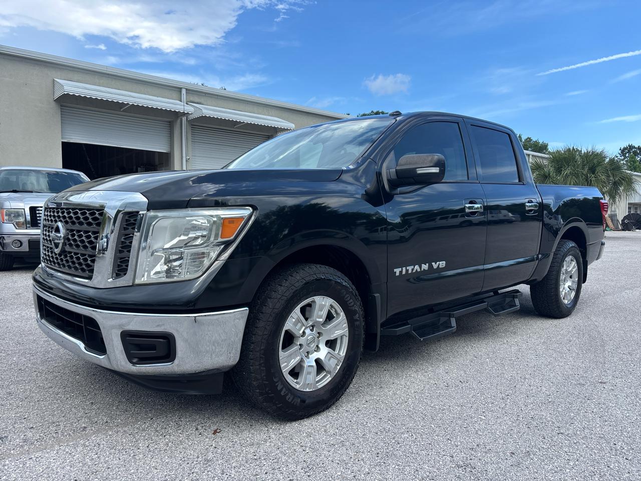 Nissan Titan SV Crew Cab 4WD 2018