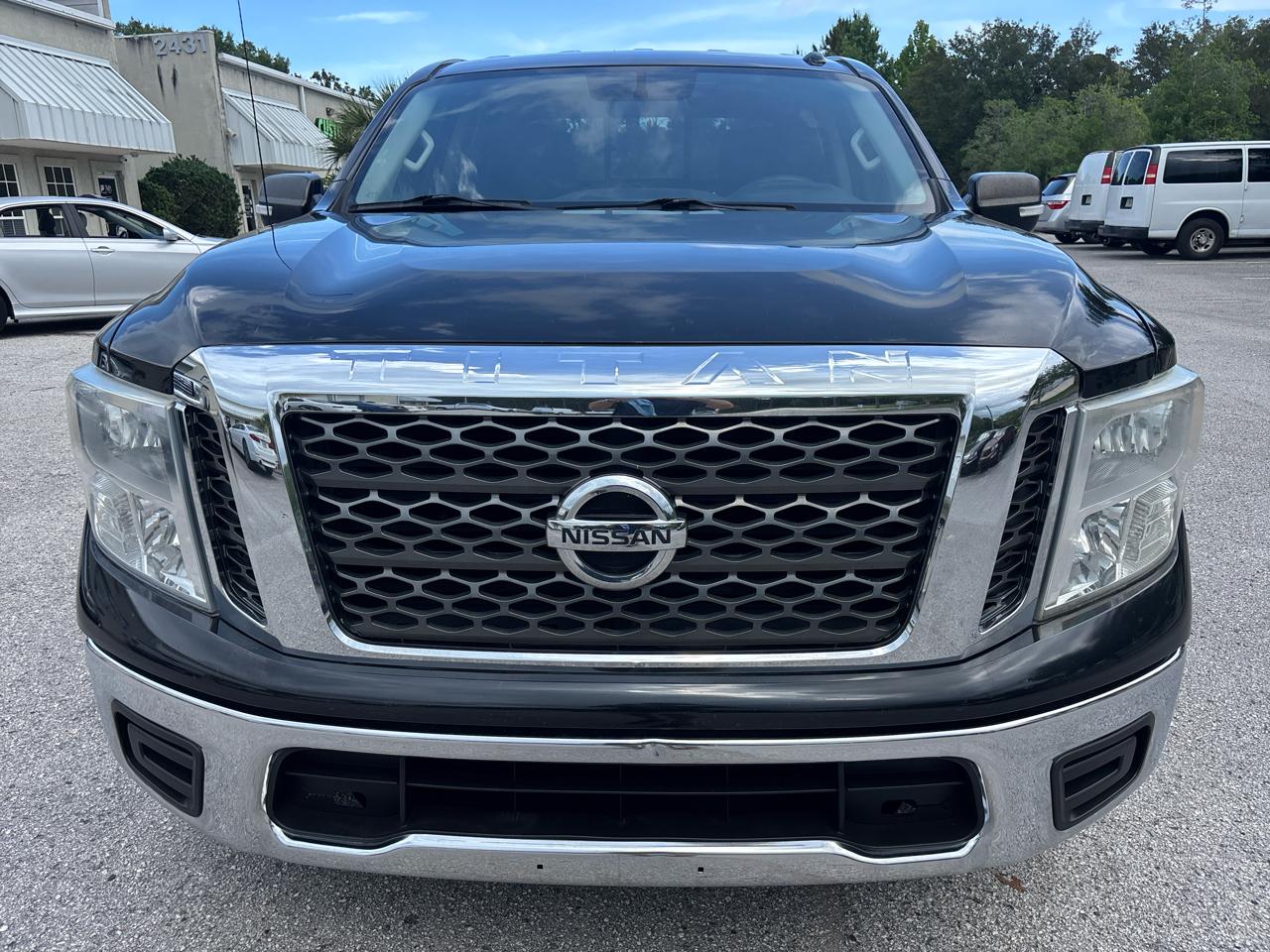 Nissan Titan SV Crew Cab 4WD 2018