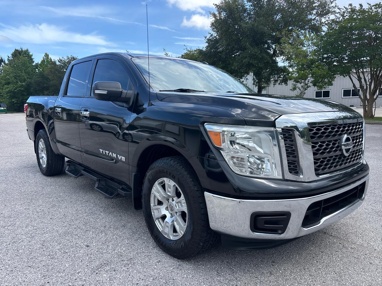 Nissan Titan SV Crew Cab 4WD 2018