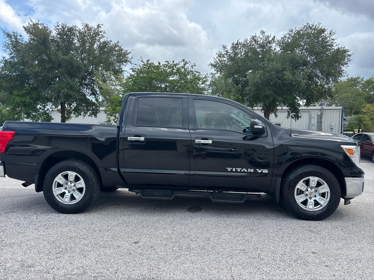 Nissan Titan SV Crew Cab 4WD 2018