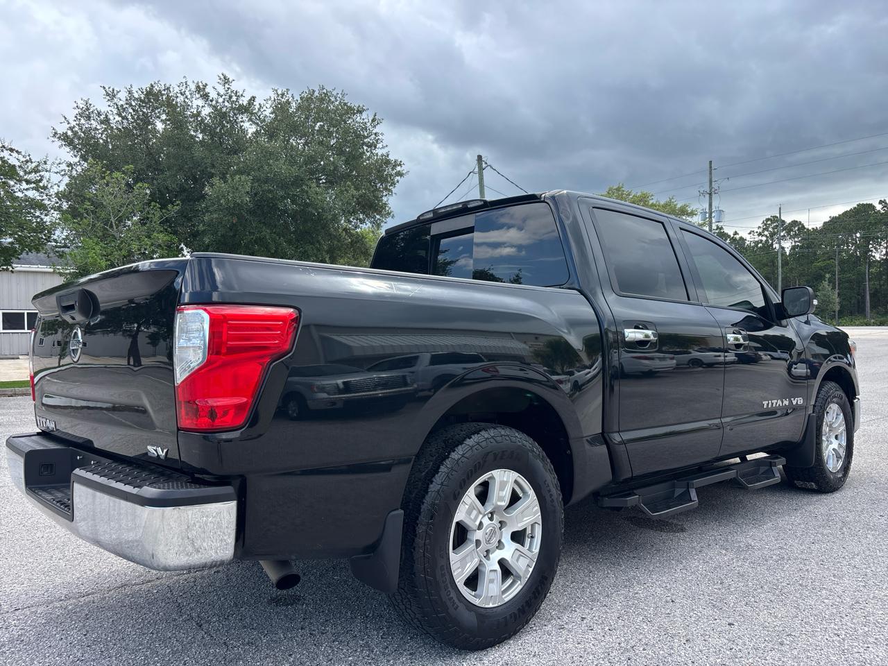 Nissan Titan SV Crew Cab 4WD 2018