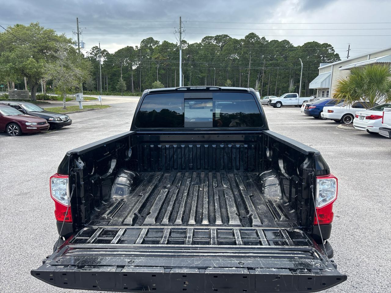 Nissan Titan SV Crew Cab 4WD 2018