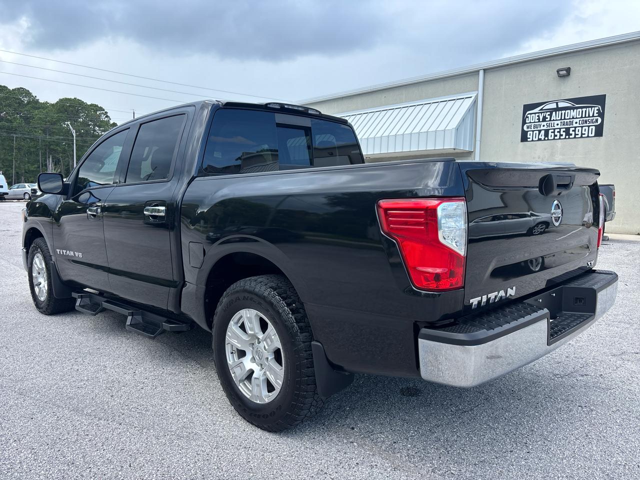Nissan Titan SV Crew Cab 4WD 2018