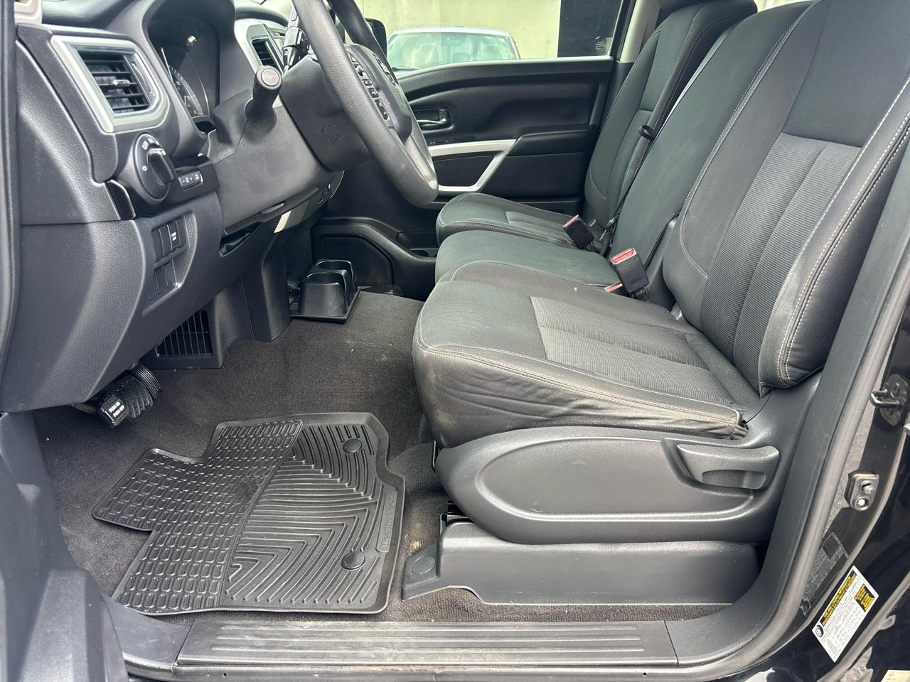 Nissan Titan SV Crew Cab 4WD 2018