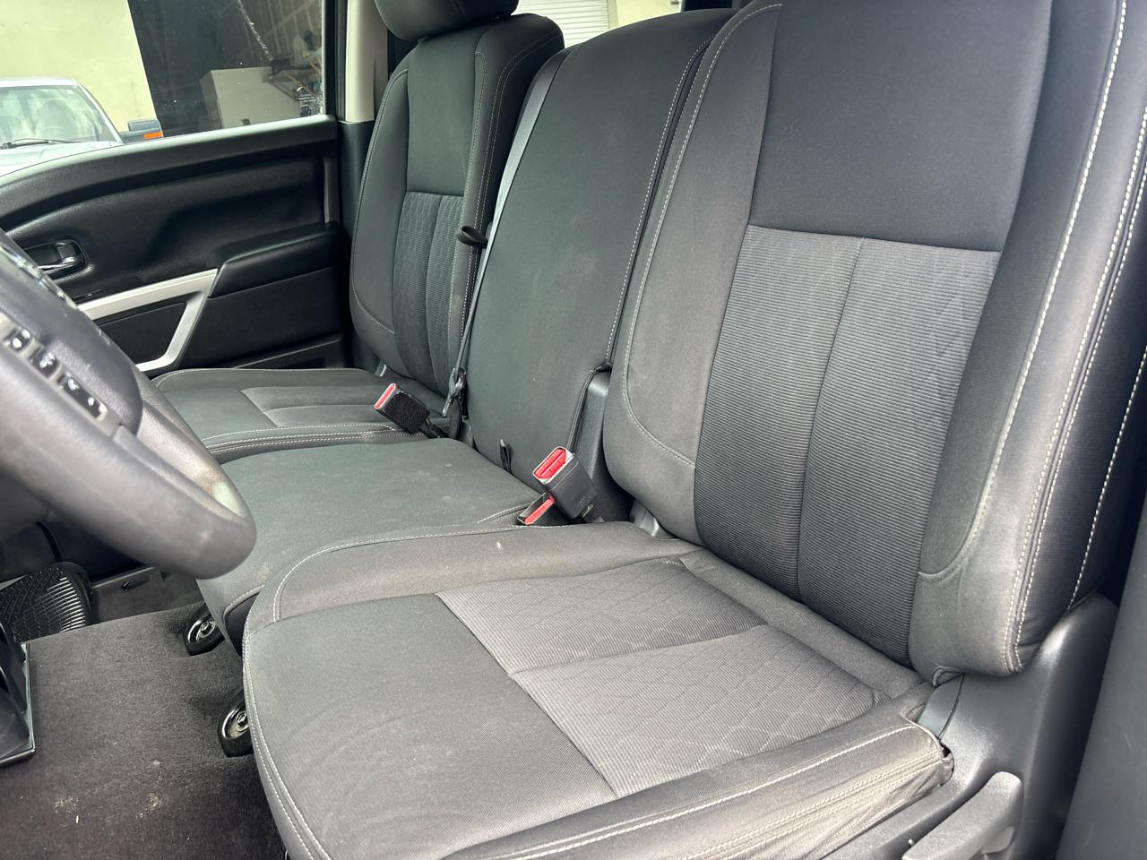 Nissan Titan SV Crew Cab 4WD 2018