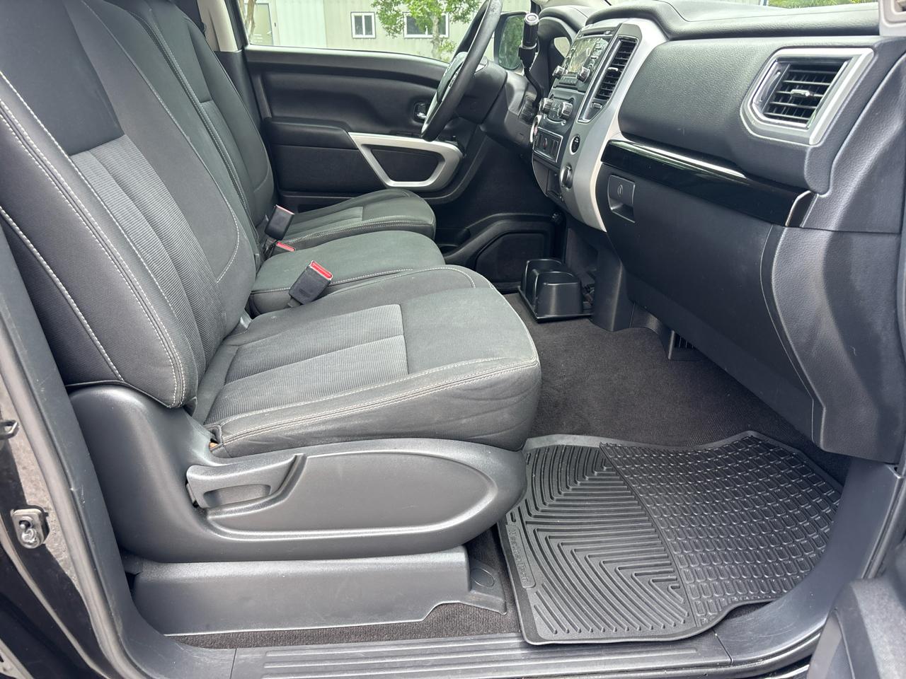 Nissan Titan SV Crew Cab 4WD 2018