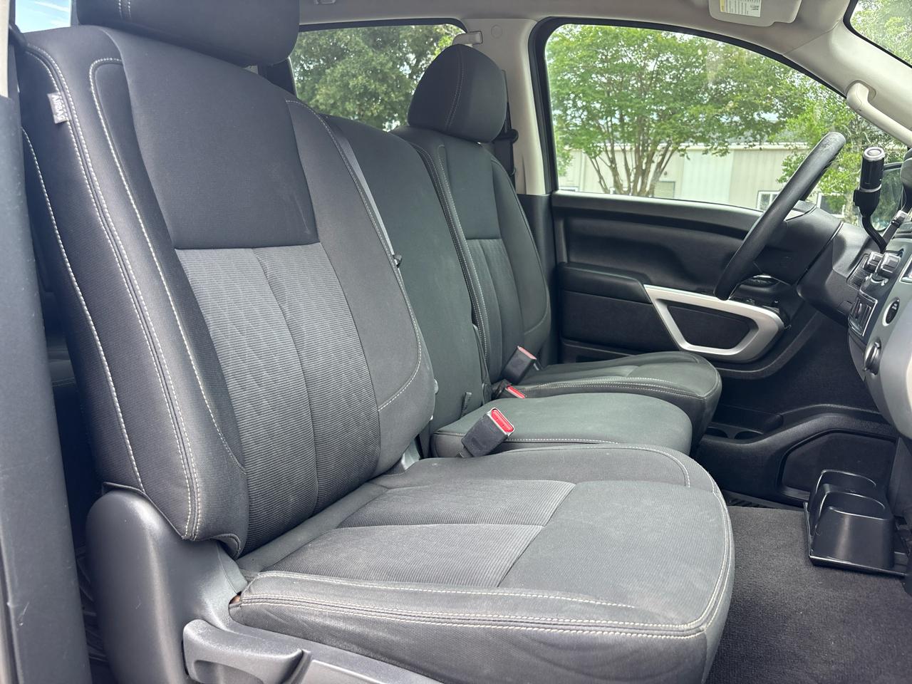 Nissan Titan SV Crew Cab 4WD 2018