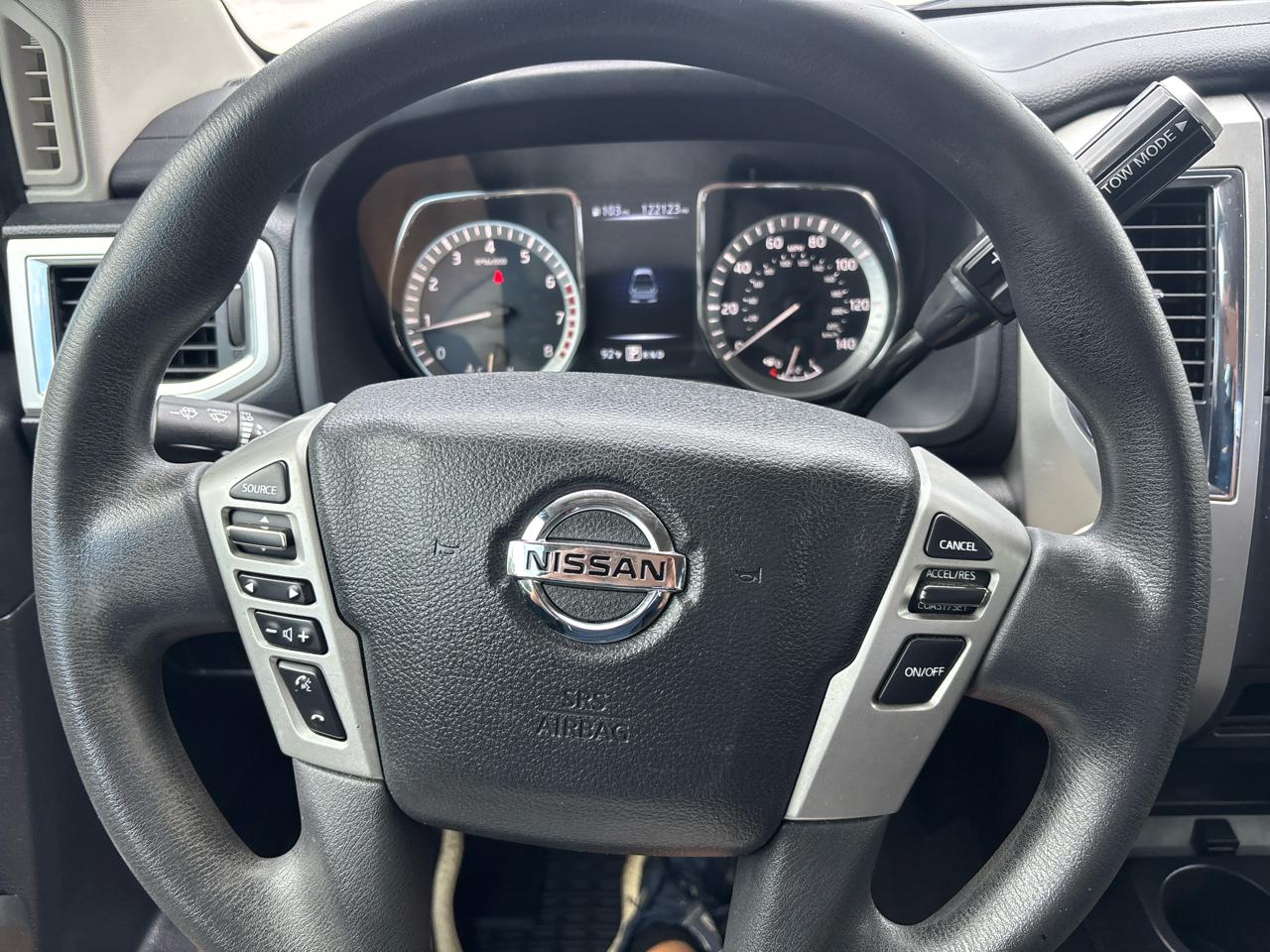 Nissan Titan SV Crew Cab 4WD 2018