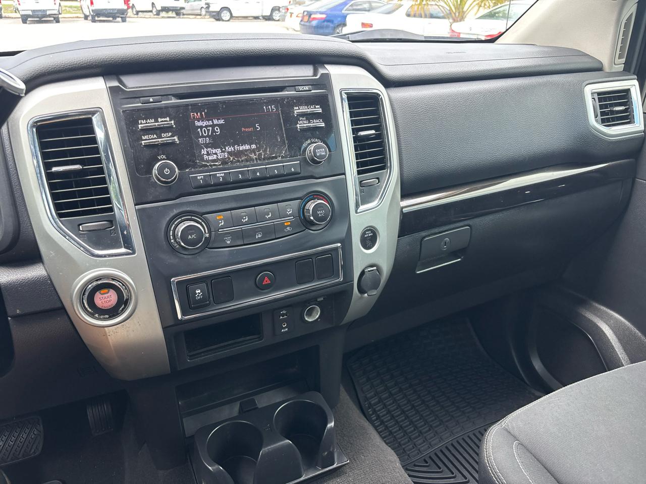 Nissan Titan SV Crew Cab 4WD 2018