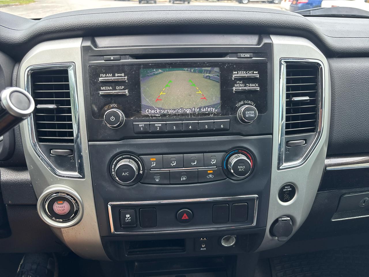 Nissan Titan SV Crew Cab 4WD 2018