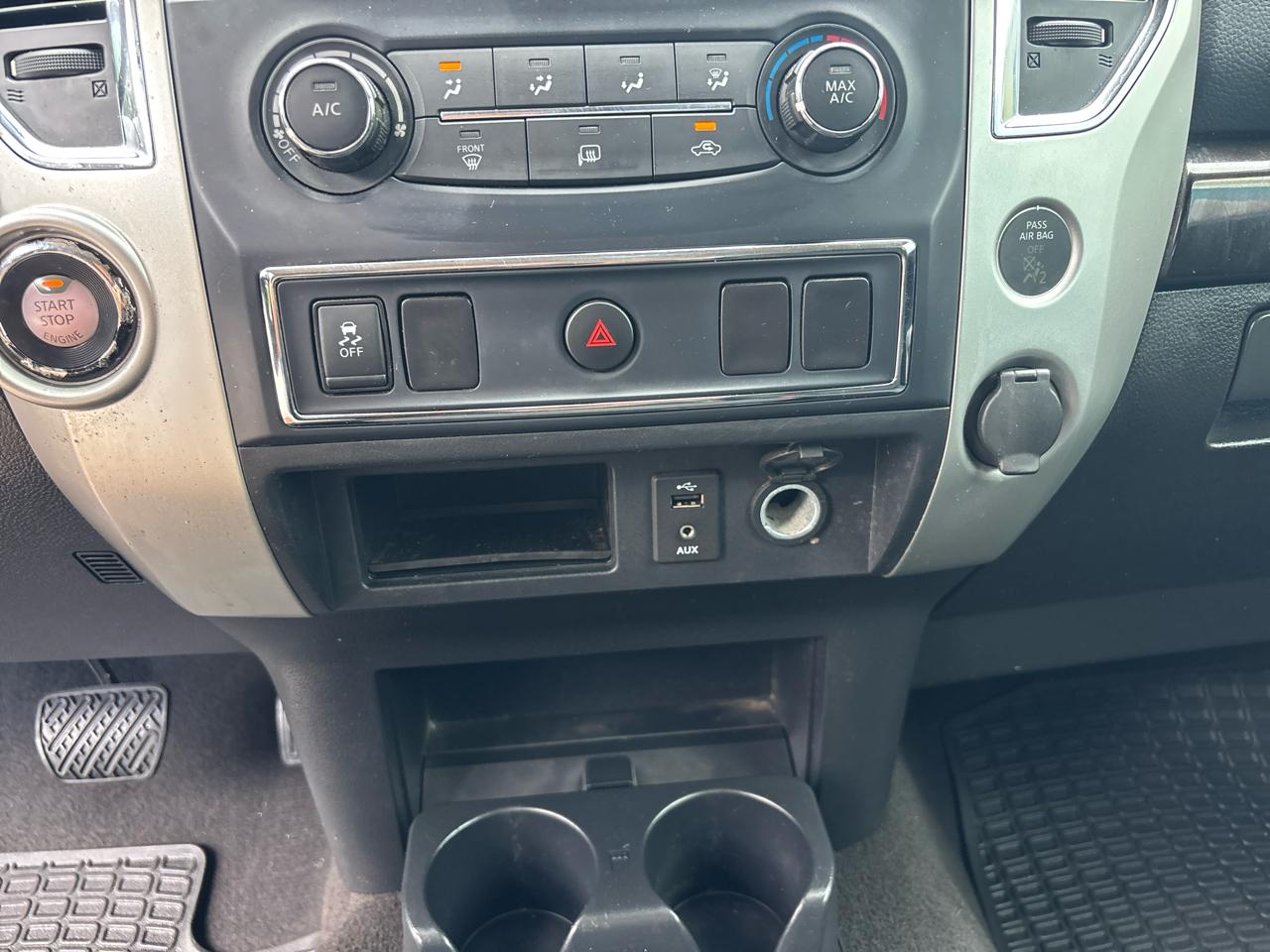 Nissan Titan SV Crew Cab 4WD 2018