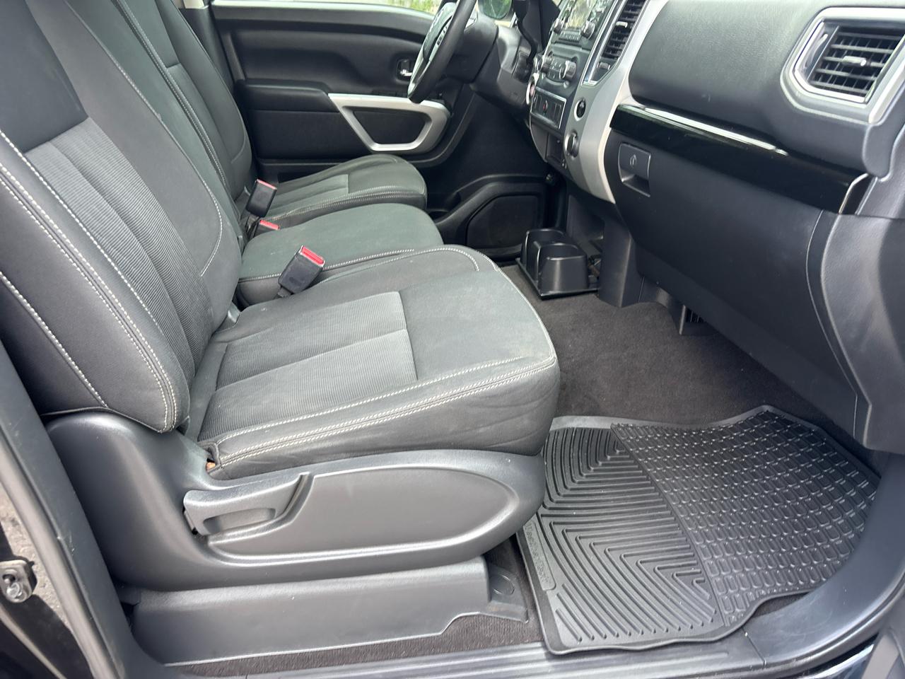 Nissan Titan SV Crew Cab 4WD 2018