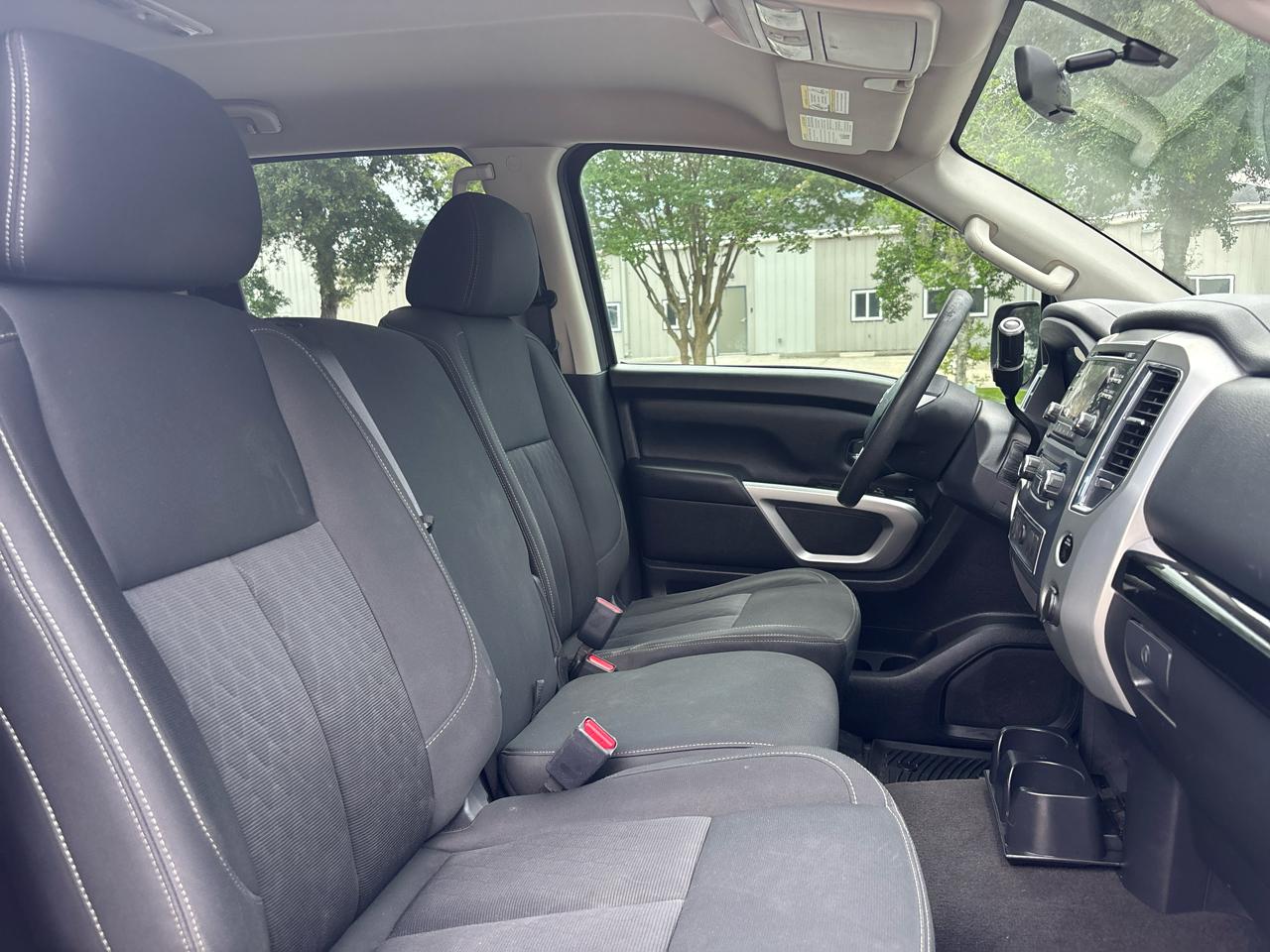 Nissan Titan SV Crew Cab 4WD 2018