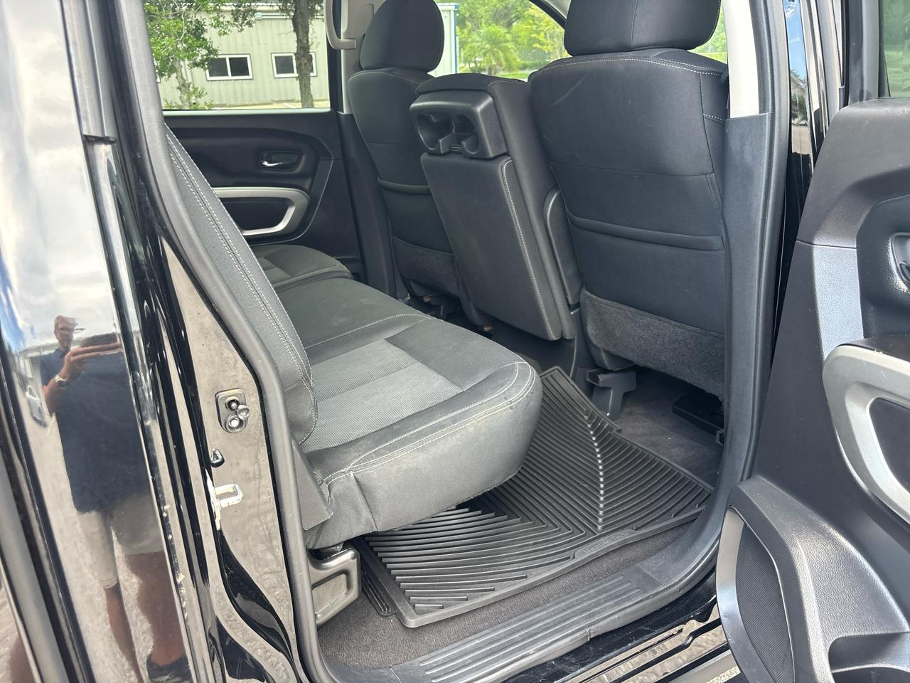 Nissan Titan SV Crew Cab 4WD 2018